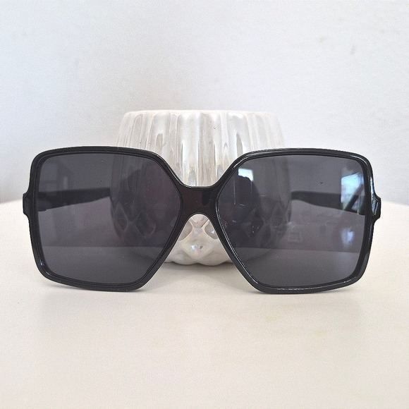 Boutique Accessories - Oversized Square Black Sunglasses Retro 90s Y2K Statement Shades